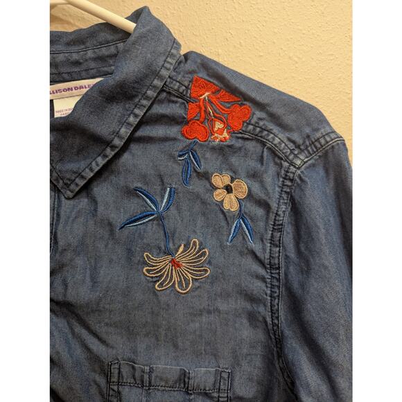 Chambray blouse w/metallic buttons, roll tab sleeves & floral embroidery Large - Picture 3 of 9